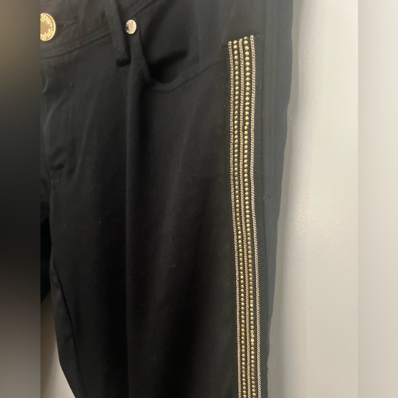 Lilly Pulitzer pants. Beautiful gold detail on the sides. Size 2 - Picture 5 of 8